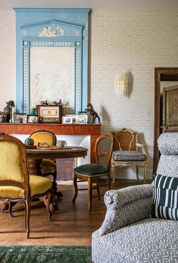 Chateau De Gouyas Bed & Breakfast *