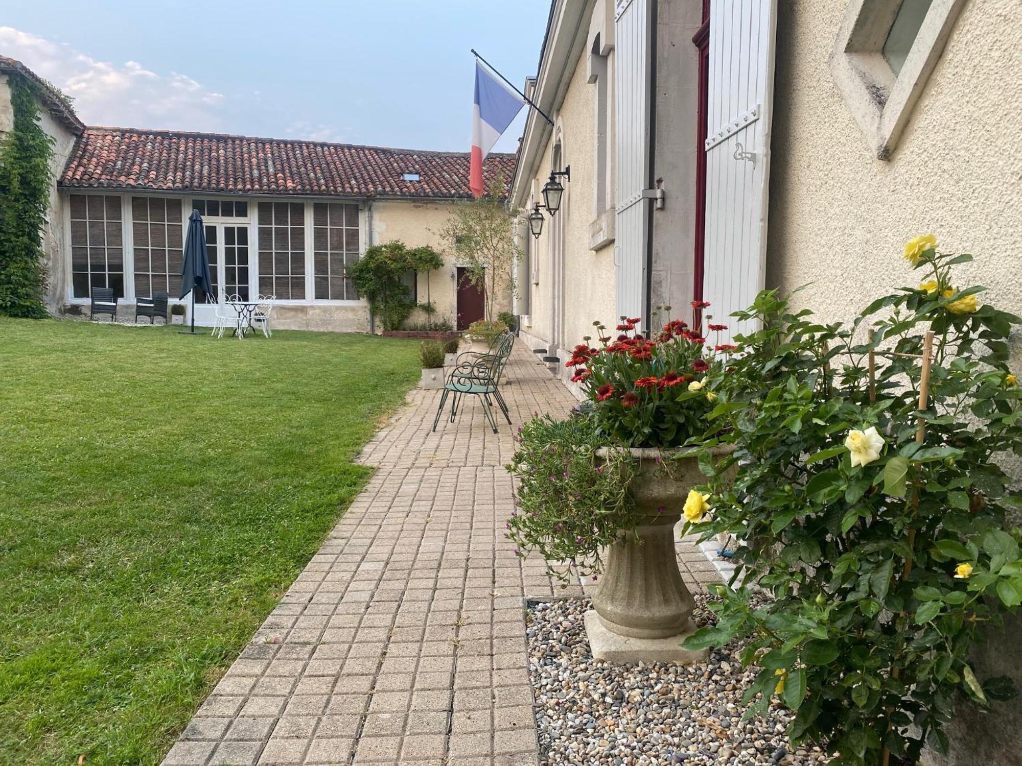 Bed & Breakfast Chateau De Gouyas Montagrier