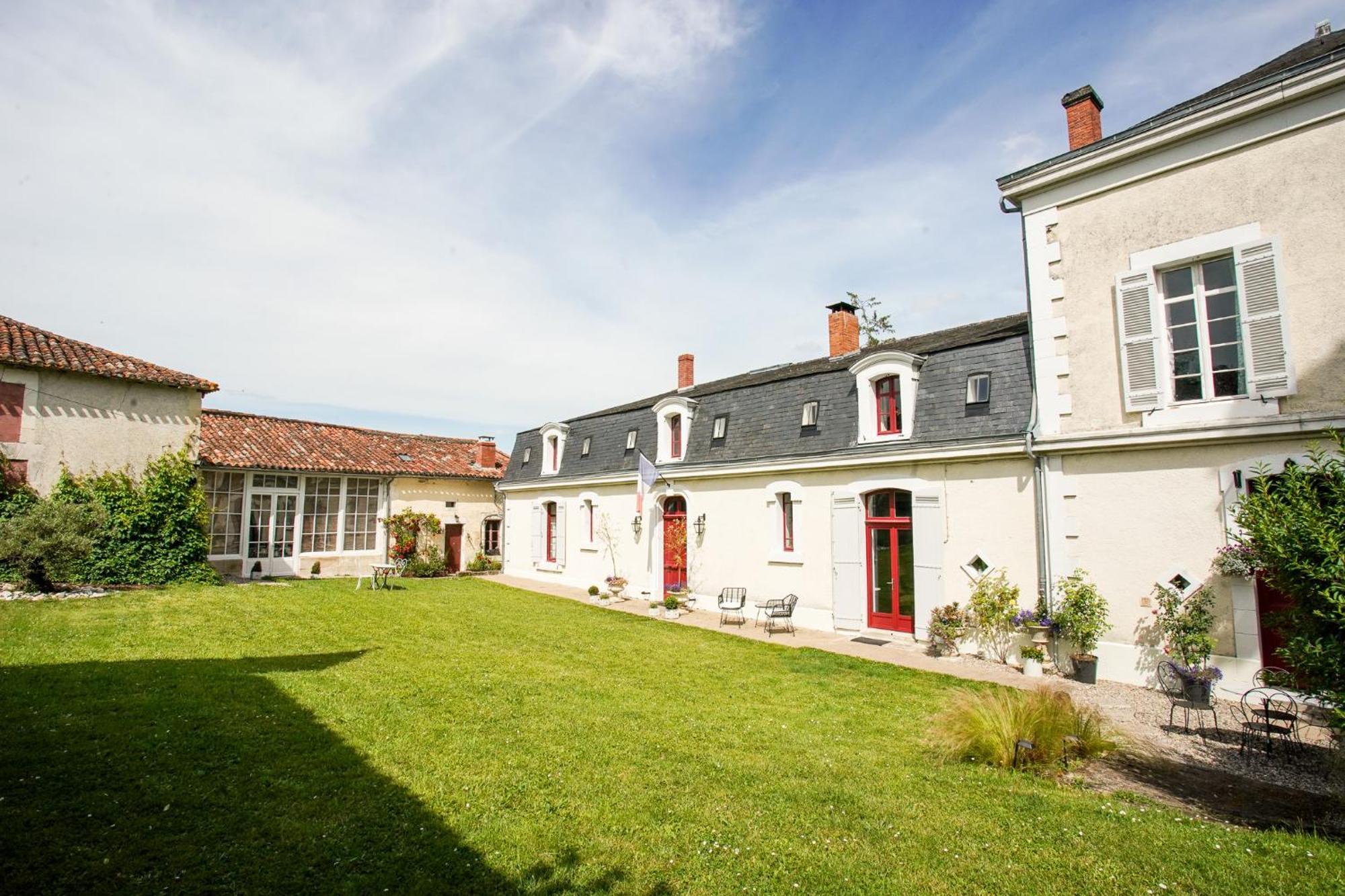Bed & Breakfast Chateau De Gouyas *