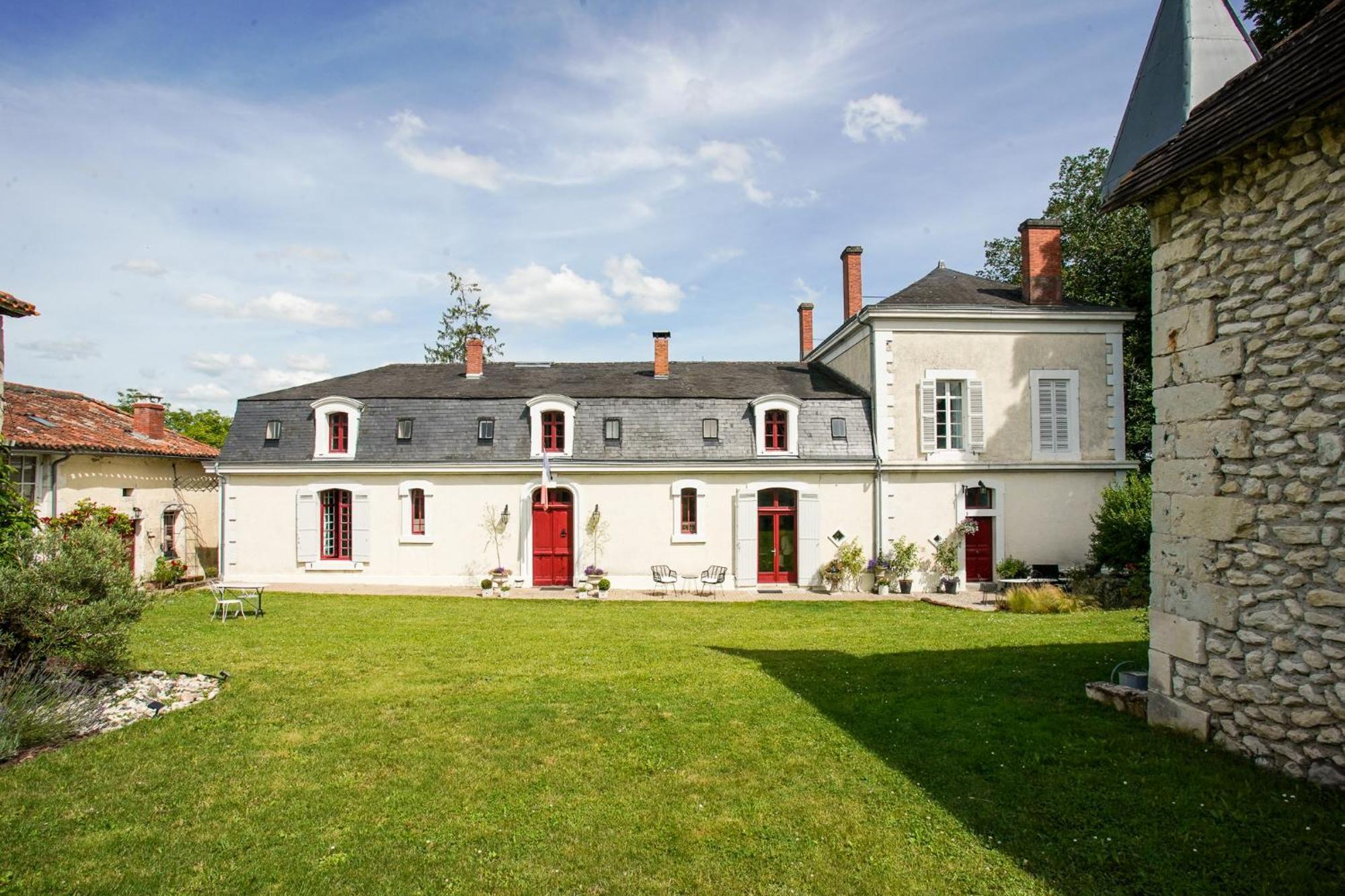 Bed & Breakfast Chateau De Gouyas *