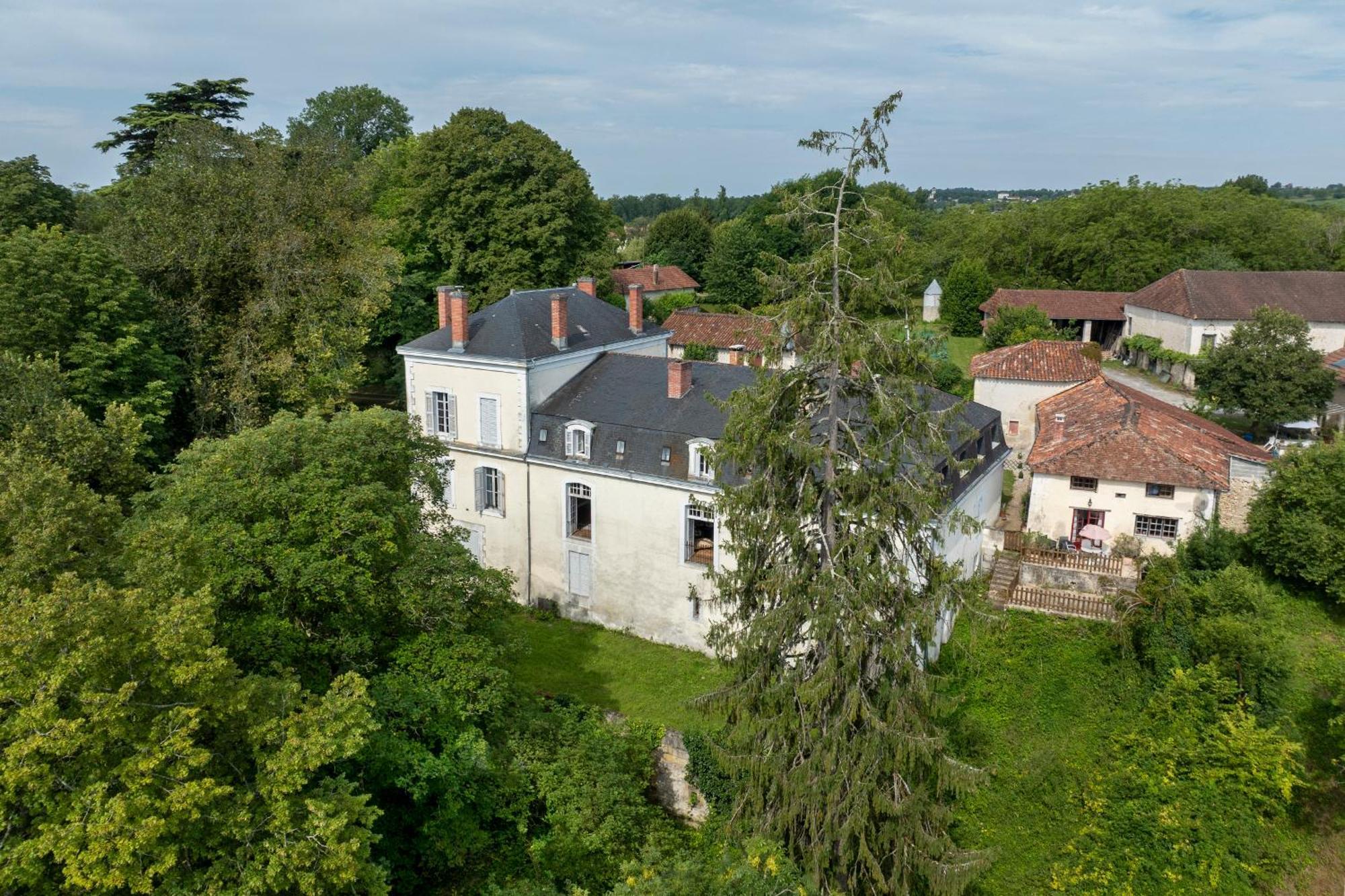Bed & Breakfast Chateau De Gouyas